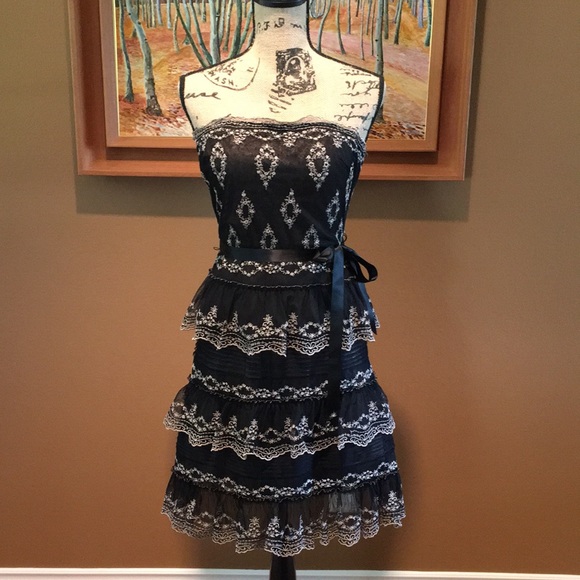 BCBGMaxAzria Dresses & Skirts - Gorgeous BCBGMaxazaria dress
